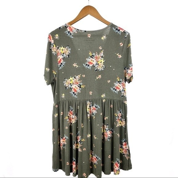 Torrid Super Soft Olive Floral V-Neck Babydoll Tee - Picture 3 of 6